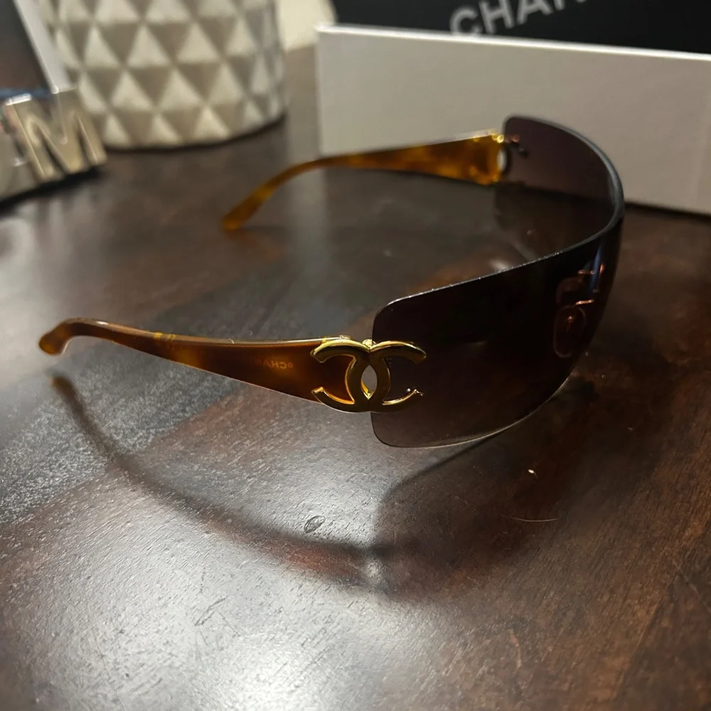 Chanel Y2K Brown Vintage Rimless Sunglasses - Picture 3 of 3
